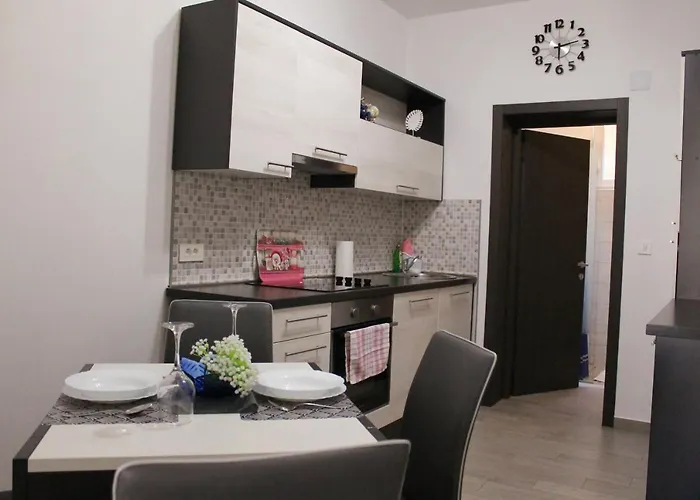 Mladenka * מאלינסקה