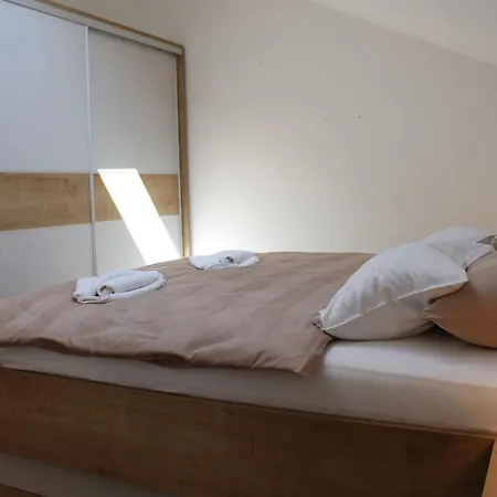 Mladenka Apartament *
