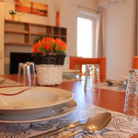 Mladenka Apartamento *